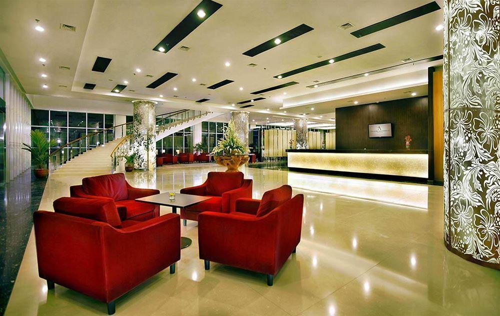 Atria Hotel Malang Exteriér fotografie