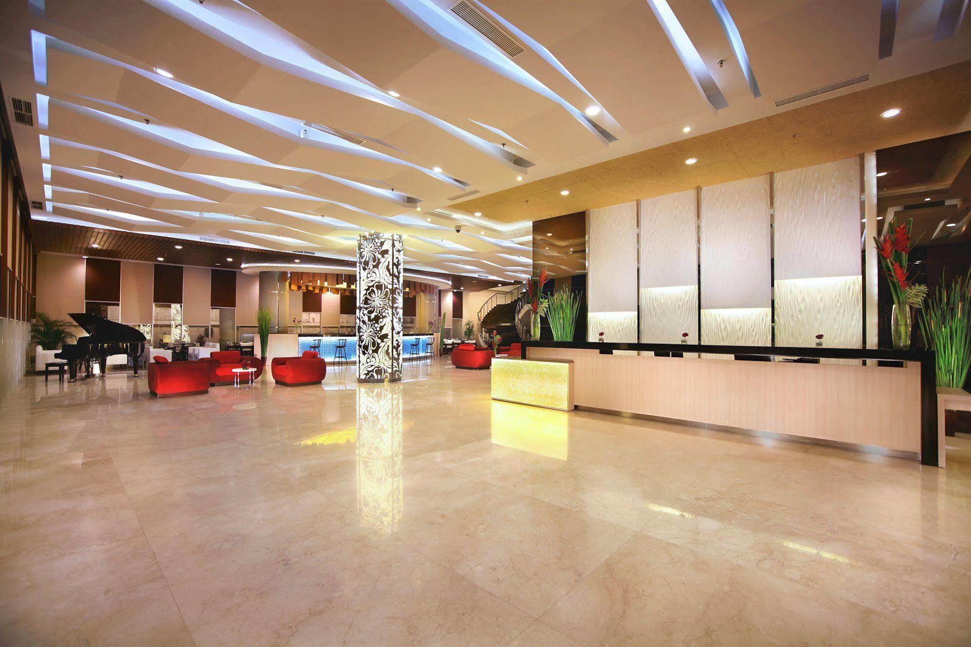 Atria Hotel Malang Exteriér fotografie