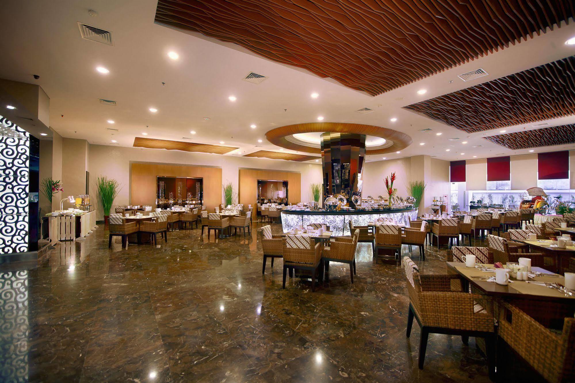 Atria Hotel Malang Exteriér fotografie
